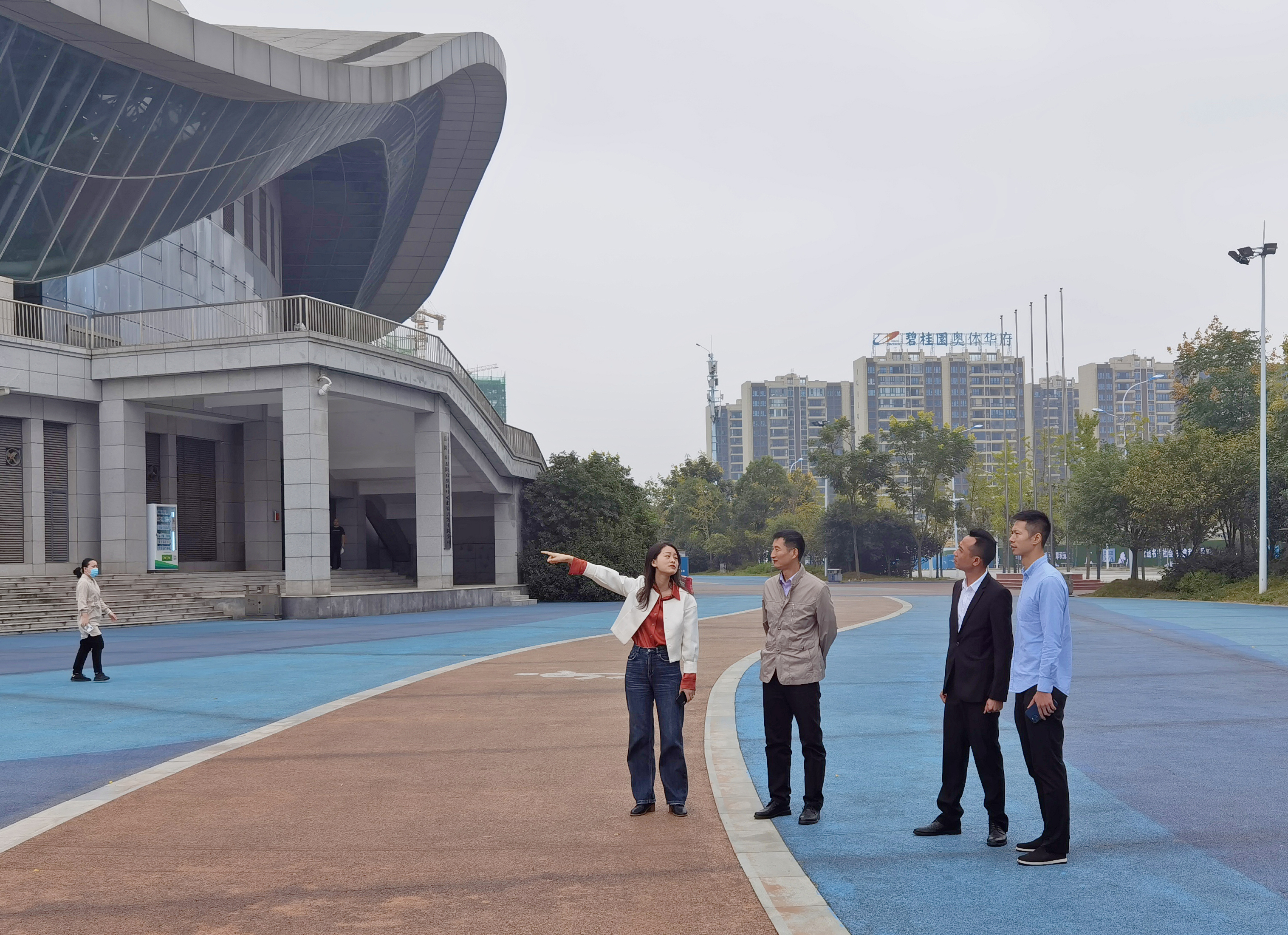 10.8市國資委調研督導市城投集團文明創(chuàng)建工作.jpg